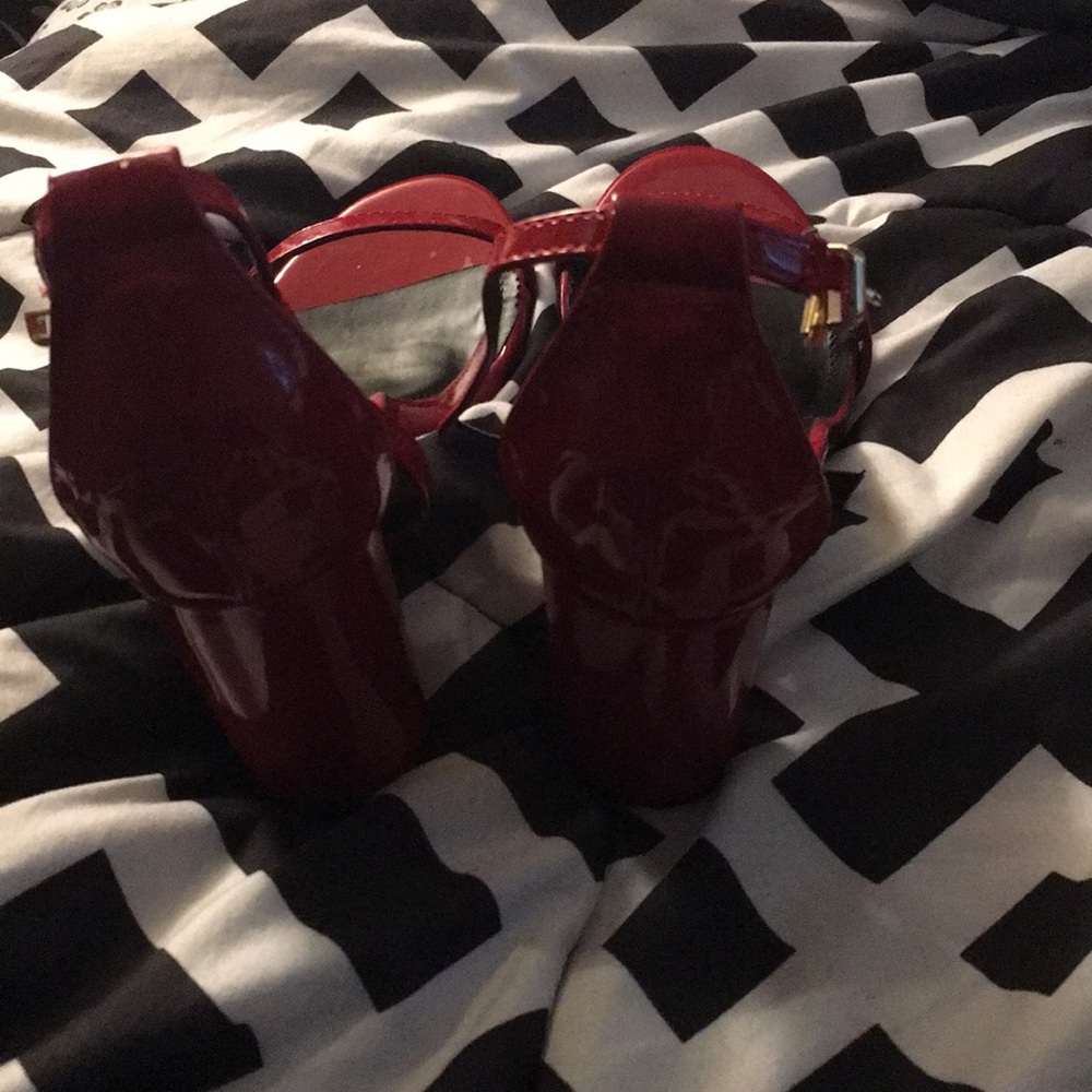 Red heels - Picture 2 of 4